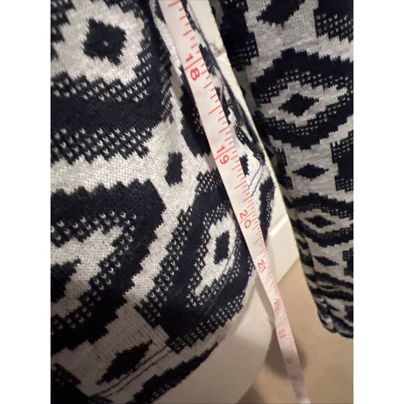 Zara - Long Sleeve - Top - Size Medium - Button Up - Geometric Design - Picture 10 of 12